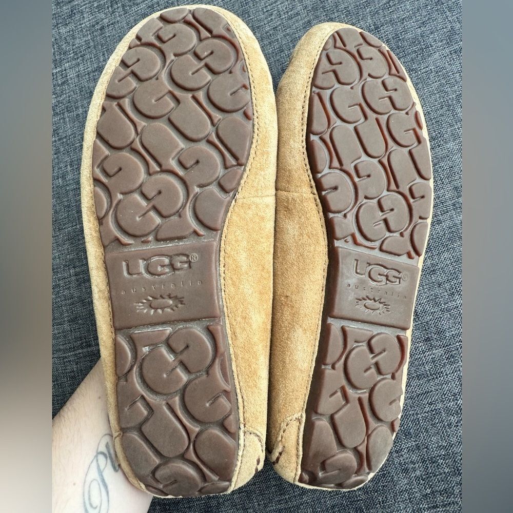 UGG Shearling Moccasin Slippers Loafers Flats Size 8 Dakota - Picture 7 of 9